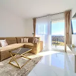 With Pool In Kornic-insel Krk 55190 Appartement