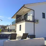 With Pool In Kornic-insel Krk 55190 Appartement *