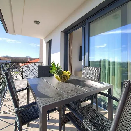 Apartamento With Pool In Kornic-insel Krk 55190 Kornić