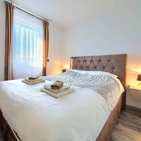 Appartement With Pool In Kornic-insel Krk 55190 *