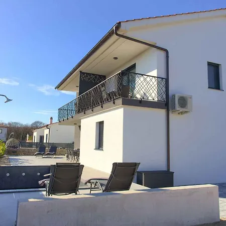 With Pool In Kornic-insel Krk 55190 Appartement *