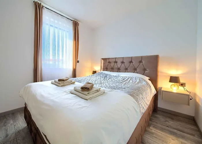Appartement With Pool In Kornic-insel Krk 55190 *