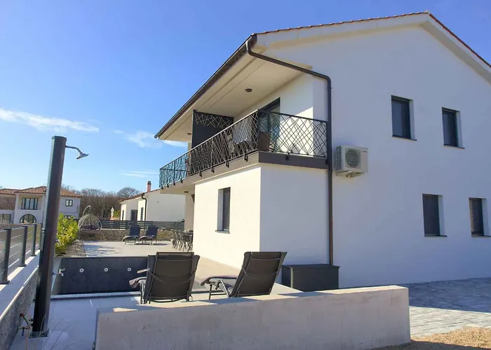 With Pool In Kornic-insel Krk 55190 Appartement *
